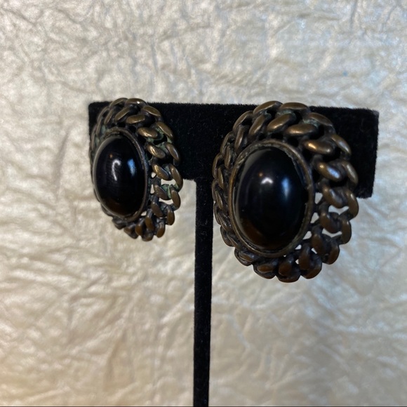 Vintage Black Oval in Chain Metal Clip On Earrings - Picture 2 of 6